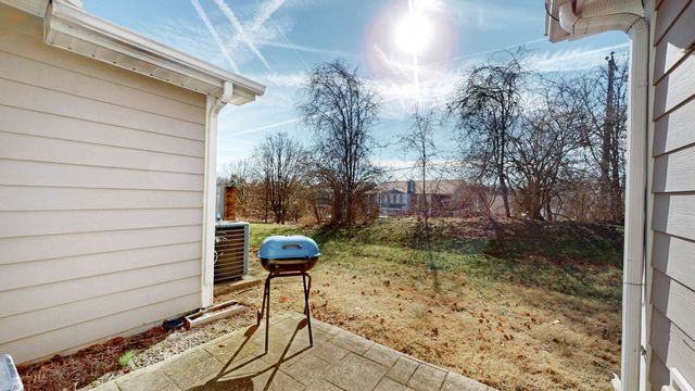 142 Cobblestone Place Dr, Goodlettsville, TN 37072