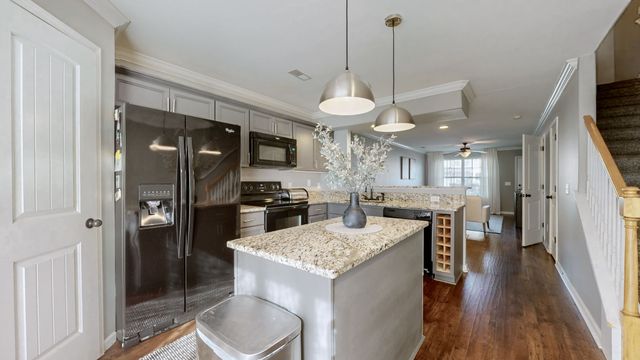 142 Cobblestone Place Dr, Goodlettsville, TN 37072