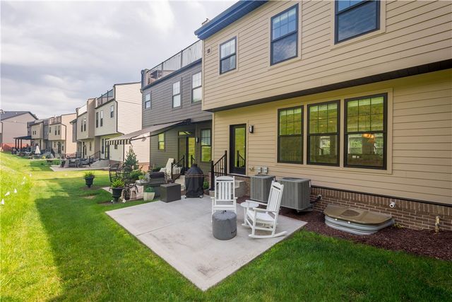 208 Kousa Ln, Peters Twp, PA 15367