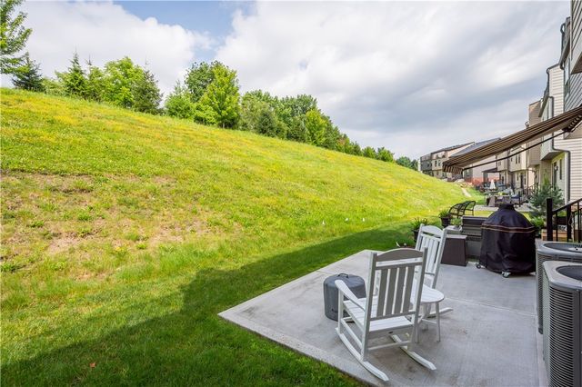 208 Kousa Ln, Peters Twp, PA 15367