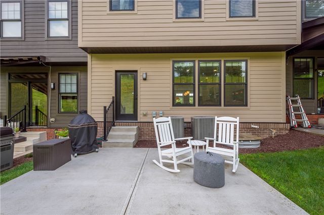 208 Kousa Ln, Peters Twp, PA 15367