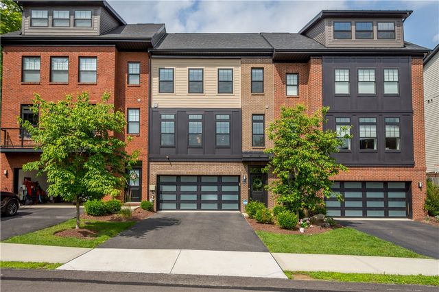208 Kousa Ln, Peters Twp, PA 15367