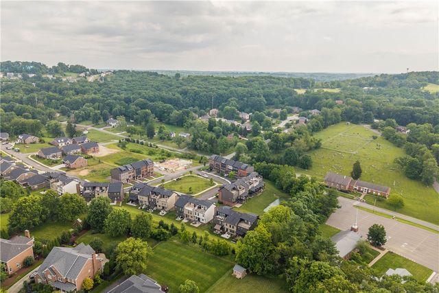208 Kousa Ln, Peters Twp, PA 15367