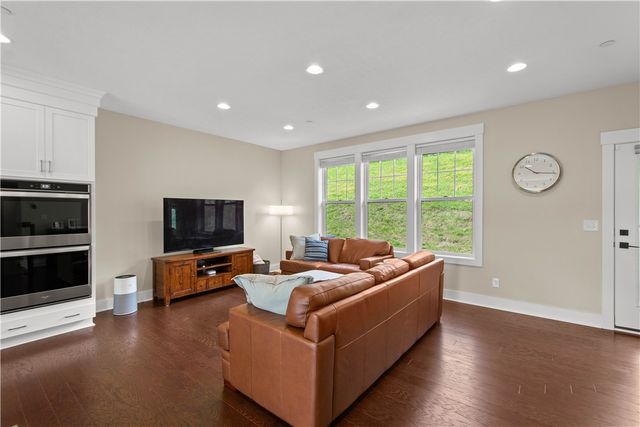 208 Kousa Ln, Peters Twp, PA 15367