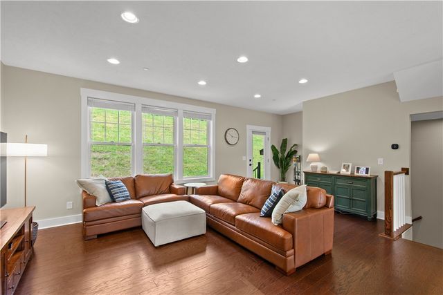 208 Kousa Ln, Peters Twp, PA 15367