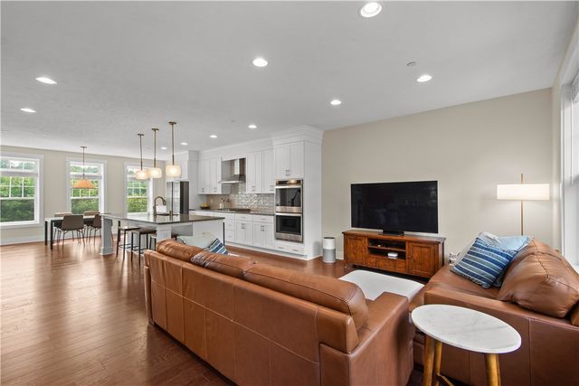208 Kousa Ln, Peters Twp, PA 15367