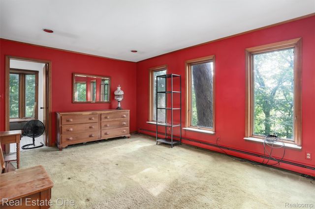 530 W Oakley Park Road, Commerce Charter Township, MI 48390