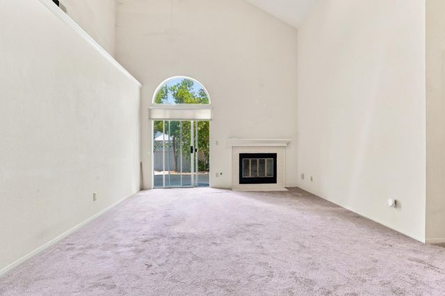 9126 N Stoneridge Lane, Fresno, CA 93720