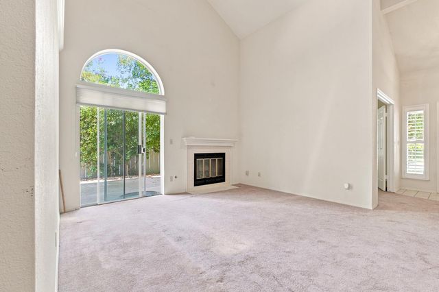 9126 N Stoneridge Lane, Fresno, CA 93720