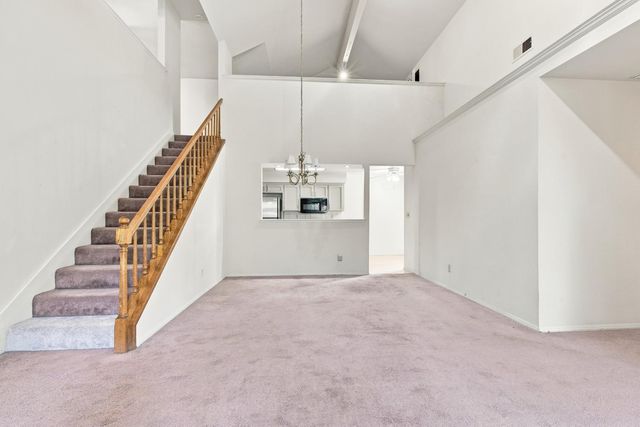 9126 N Stoneridge Lane, Fresno, CA 93720