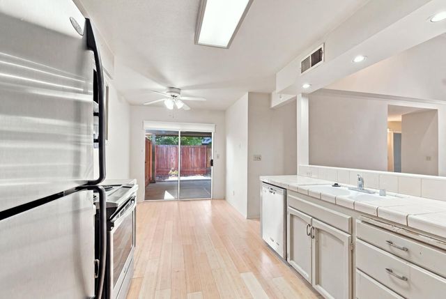 9126 N Stoneridge Lane, Fresno, CA 93720