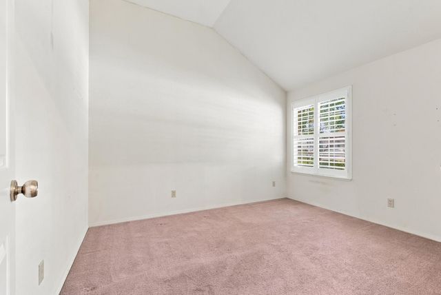 9126 N Stoneridge Lane, Fresno, CA 93720