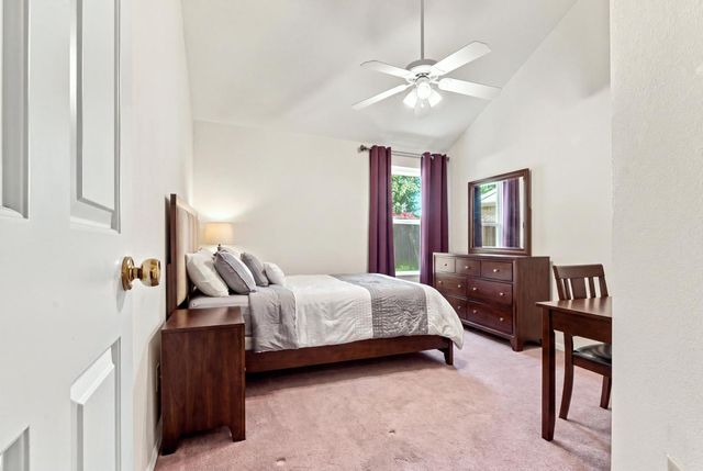 9126 N Stoneridge Lane, Fresno, CA 93720