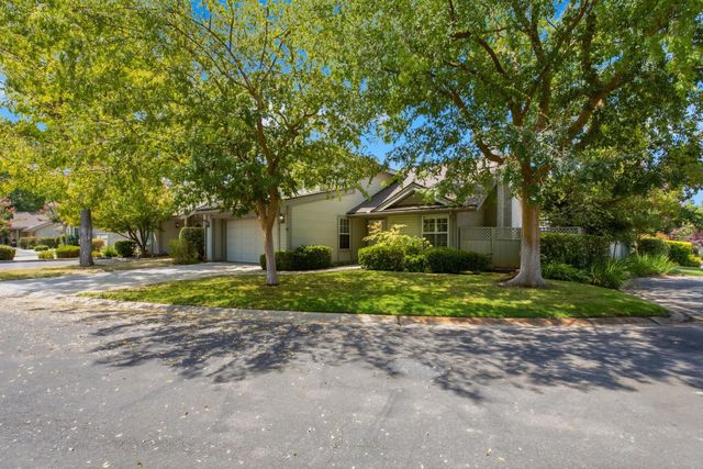 9126 N Stoneridge Lane, Fresno, CA 93720