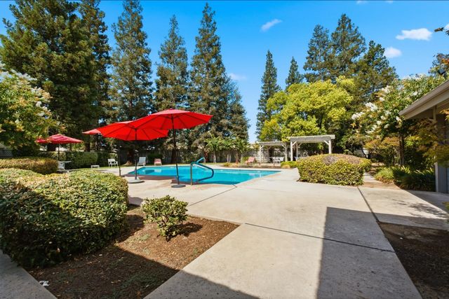 9126 N Stoneridge Lane, Fresno, CA 93720