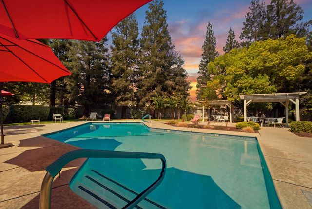 9126 N Stoneridge Lane, Fresno, CA 93720