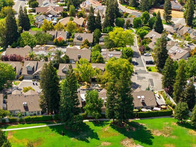 9126 N Stoneridge Lane, Fresno, CA 93720