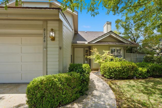 9126 N Stoneridge Lane, Fresno, CA 93720