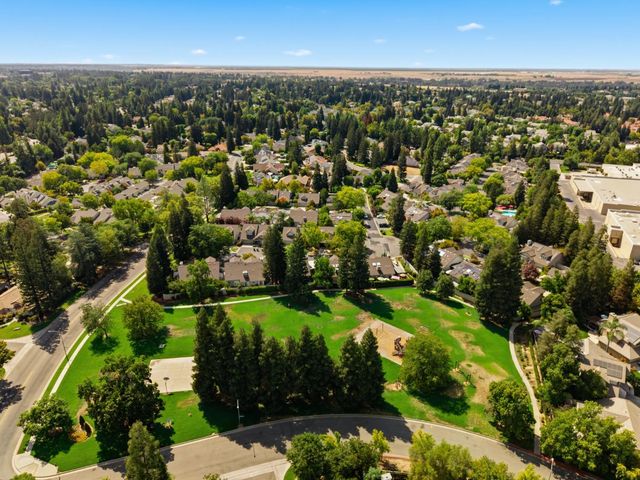 9126 N Stoneridge Lane, Fresno, CA 93720