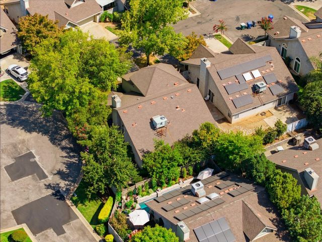 9126 N Stoneridge Lane, Fresno, CA 93720