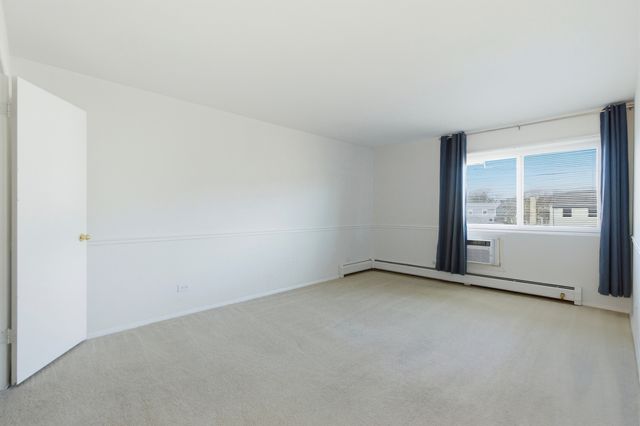 2620 N Windsor Drive 204, Arlington Heights, IL 60004