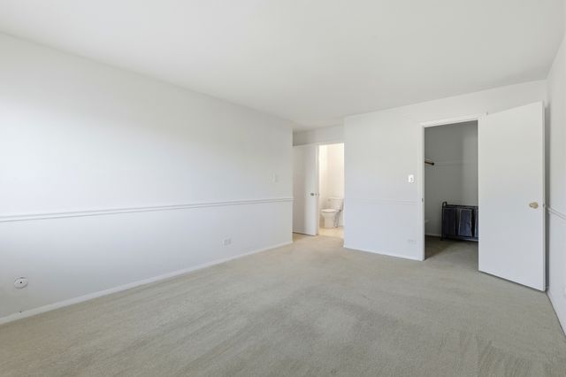 2620 N Windsor Drive 204, Arlington Heights, IL 60004