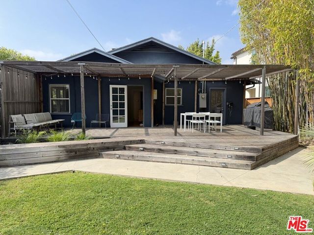 1282 Meadowbrook Avenue, Los Angeles, CA 90019