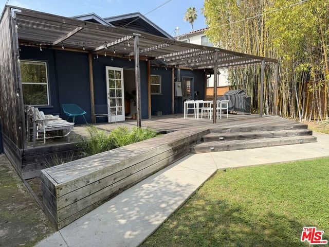 1282 Meadowbrook Avenue, Los Angeles, CA 90019