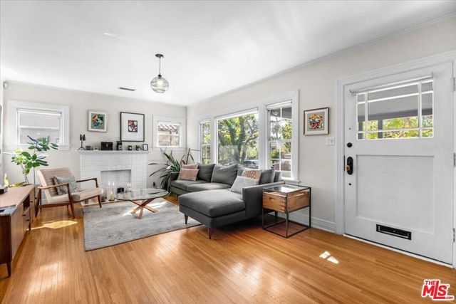 1282 Meadowbrook Avenue, Los Angeles, CA 90019