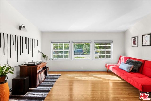 1282 Meadowbrook Avenue, Los Angeles, CA 90019