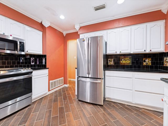 829 Broadmoor Drive, Mesquite, TX 75149
