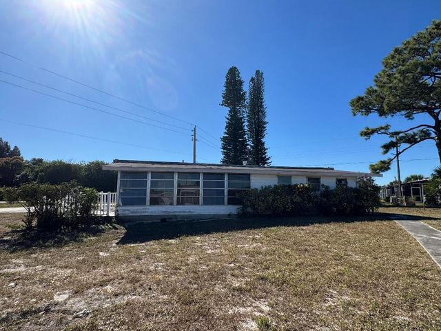 8500 SE Eagle Avenue, Hobe Sound, FL 33455