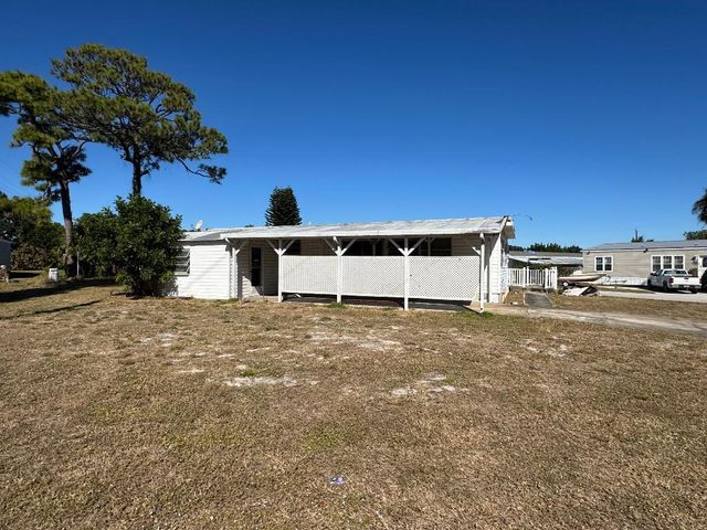 8500 SE Eagle Avenue, Hobe Sound, FL 33455