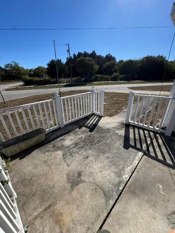 8500 SE Eagle Avenue, Hobe Sound, FL 33455