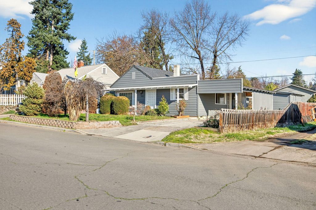 522 Pearl Street, Medford, OR 97504