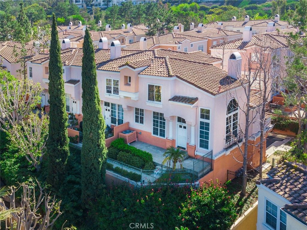 1000 S Volterra, Anaheim, CA 92808