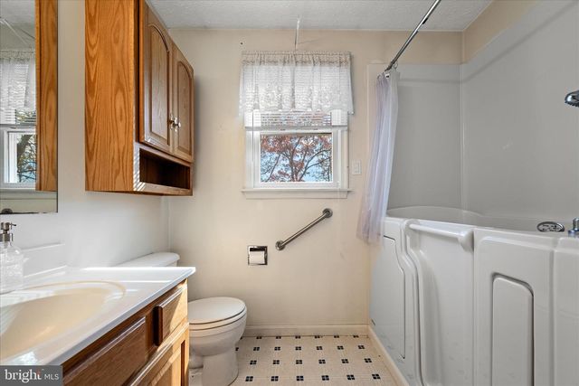 4403 BACK MOUNTAIN RD, Winchester, VA 22602