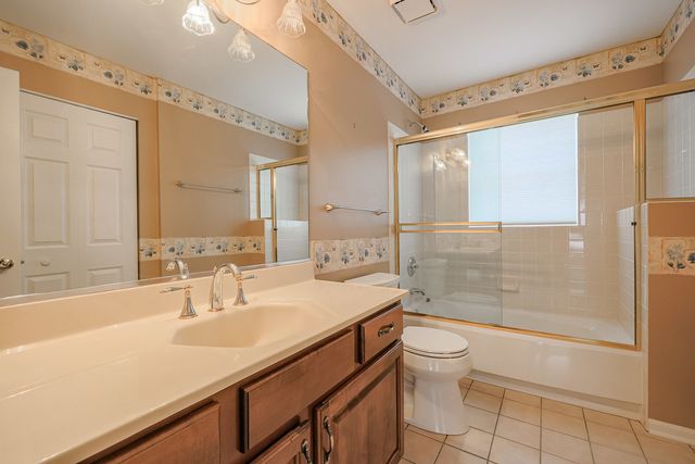 407 Town Place Circle 407, Buffalo Grove, IL 60089