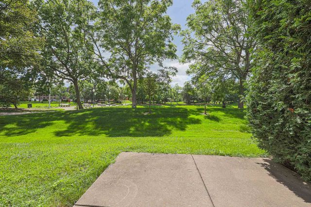 407 Town Place Circle 407, Buffalo Grove, IL 60089
