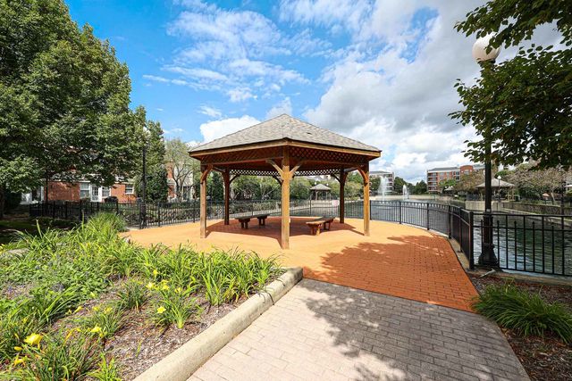 407 Town Place Circle 407, Buffalo Grove, IL 60089