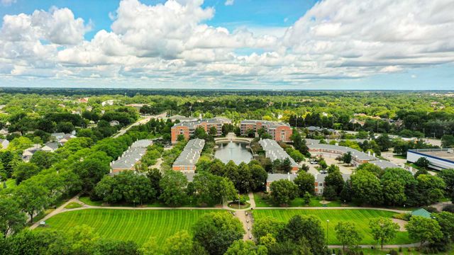 407 Town Place Circle 407, Buffalo Grove, IL 60089