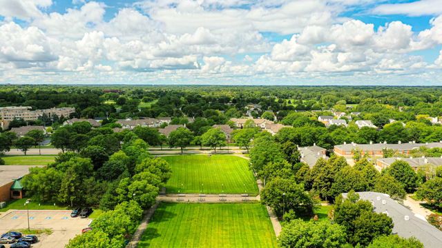 407 Town Place Circle 407, Buffalo Grove, IL 60089