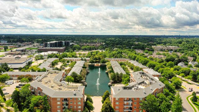407 Town Place Circle 407, Buffalo Grove, IL 60089