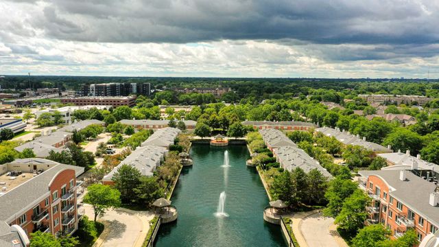 407 Town Place Circle 407, Buffalo Grove, IL 60089