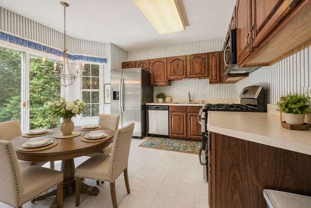 407 Town Place Circle 407, Buffalo Grove, IL 60089