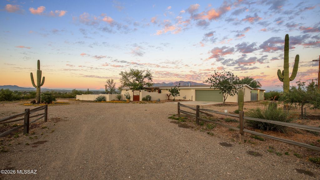 4520 N Calle Cadenza, Tucson, AZ 85745