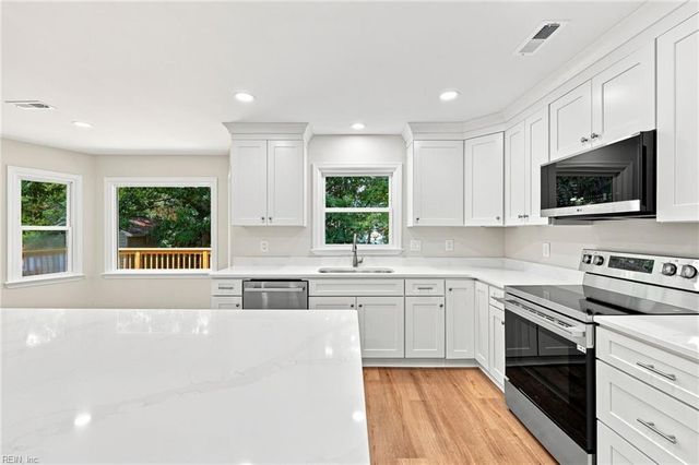 847 Weyanoke LN, Newport News, VA 23608