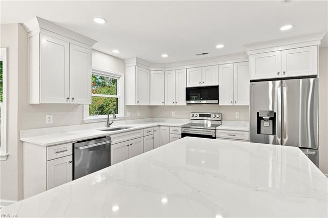 847 Weyanoke LN, Newport News, VA 23608