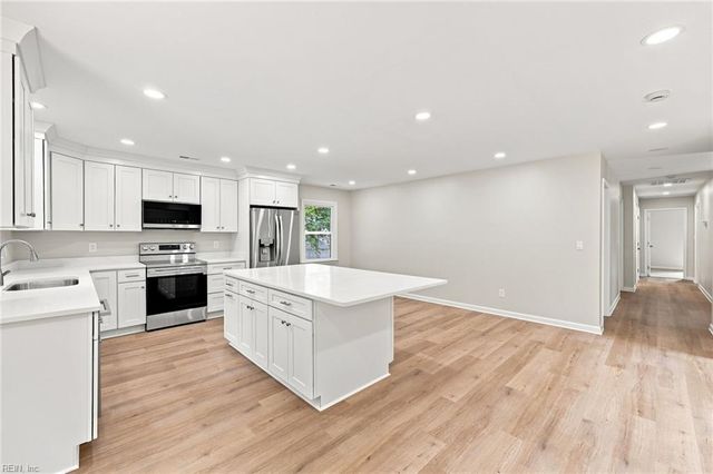 847 Weyanoke LN, Newport News, VA 23608