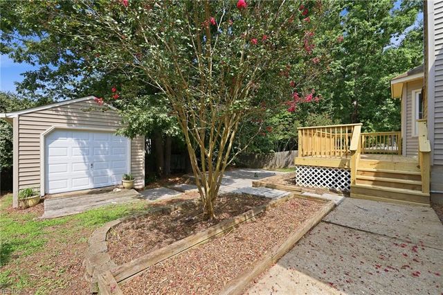 847 Weyanoke LN, Newport News, VA 23608